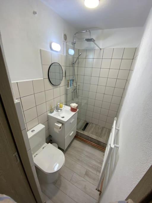 Black& White Apartment Брашов Екстериор снимка